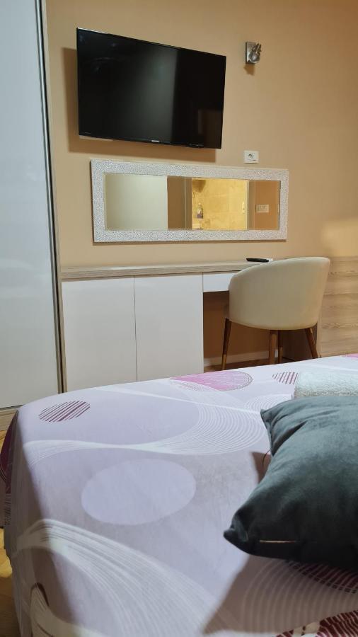 Apartments Prizmic โปดสตรานา ภายนอก รูปภาพ